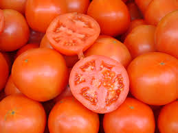 Ford reaproveita desperdícios de tomate para fabricar bioplástico