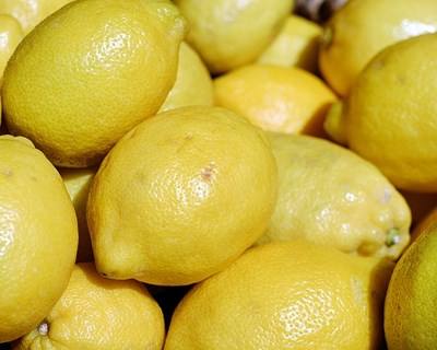 Limões turcos com resíduos de clorpirifos