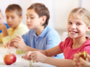 Portugal recebe financiamento de 3,3 milhões para distribuir frutas e legumes nas escolas
