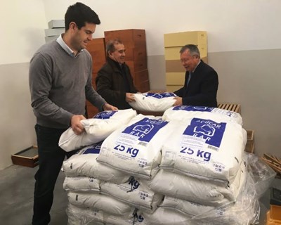 FENAPÍCOLA recebe nove toneladas de açúcar de apoio aos apicultores