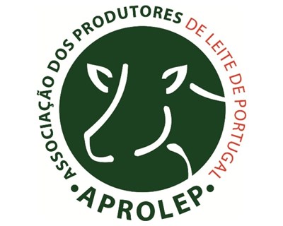 Produtores de leite cantam mensagem de Natal