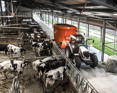 Valtra apresentou nova série A4 e apoio de braço SmartTouch
